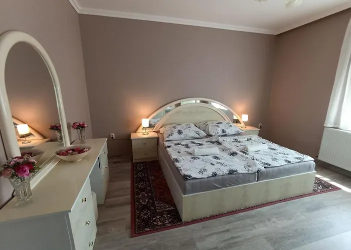 Anna Vendeghaz * Balatonfenyves