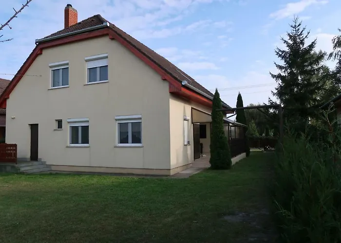 Anna Vendeghaz Balatonfenyves